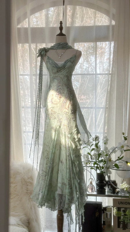 Light green halter neckline, fitted waist, elegant long ball gown R7602