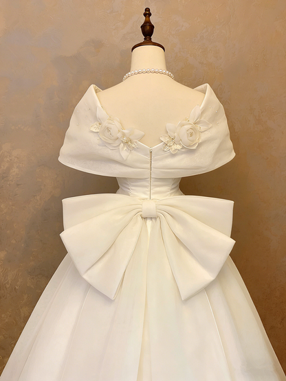 White, elegant, classic fitted waist, full skirt, ball gown, bridal gown R7219