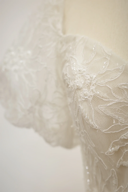 White square-neck, fitted waist, lace sexy ball gown/bridal dress R8549