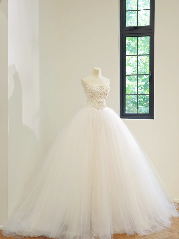 White strapless, fitted waist, full skirt, long ball gown, bridal dress R8478