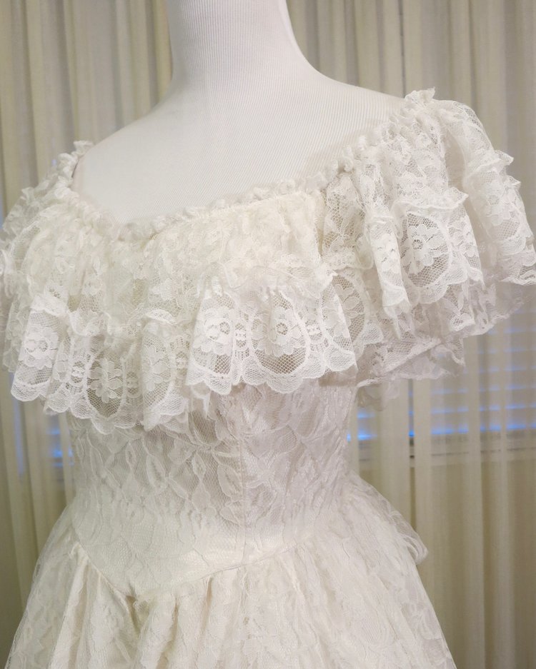 Vintage Off Shoulder Lace Wedding Dress Modest Princess Bridal Gown      S7094