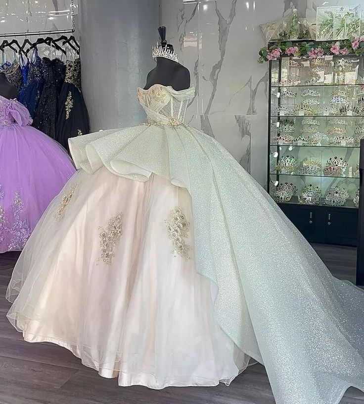 Luxury Quinceanera Dresses Applique Corset Ball Gown Prom Sweet 16 Dress
