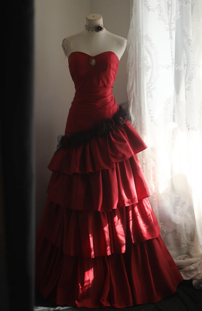 Red strapless, fitted waist, full-skirted ball gown/bridal dress R6687