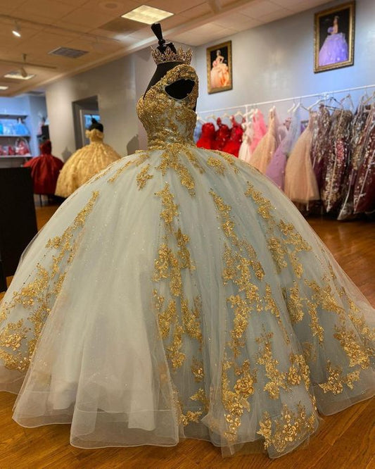 Sky Blue Sexy V Neck Ball Gown Luxury Beaded Gold Applique Quinceanera Dresses Sleeveless Tull Princess Sweet 16 15 Vestidos De