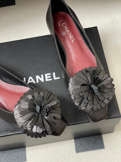 CC 26 Flower-shaped Ballet Flat Black Sheepskin 593168