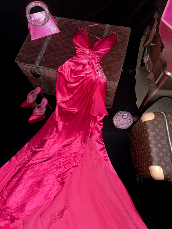 Pink halter neckline, fitted waist, sexy long ball gown R7033