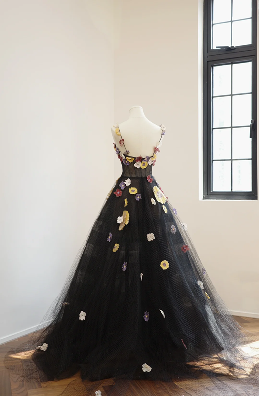 Black halter-neck, fitted waist, full skirt, long ball gown/bridal dress R8547