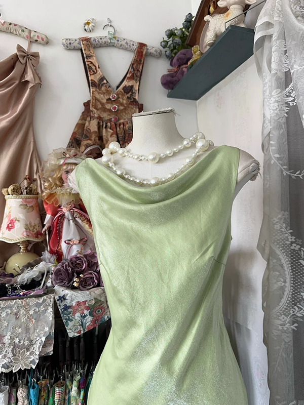 Light green satin fishtail maxi ball gown with a slim waist and a flared collar R6158