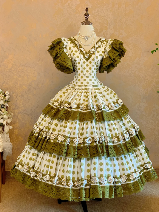 Retro Green Prom Dress with a Fitted Waist, Slim Fit and Tiered Skirt; Bridal Gown R7311