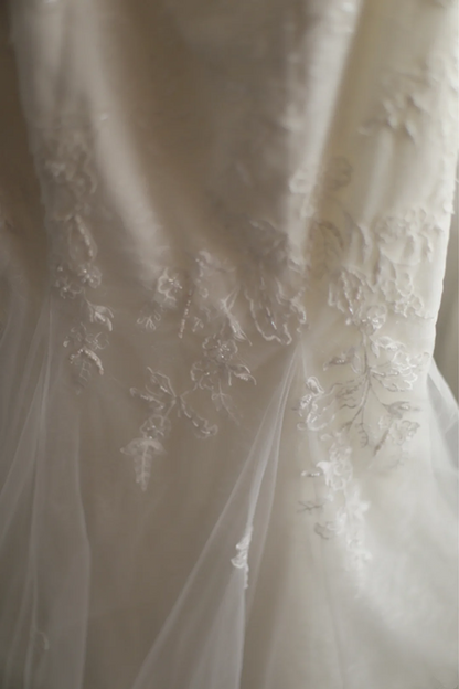 White lace neckline, fitted waist, bodycon long ball gown, bridal gown R6837