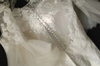 White lace bell-sleeved fitted long ball gown R6799
