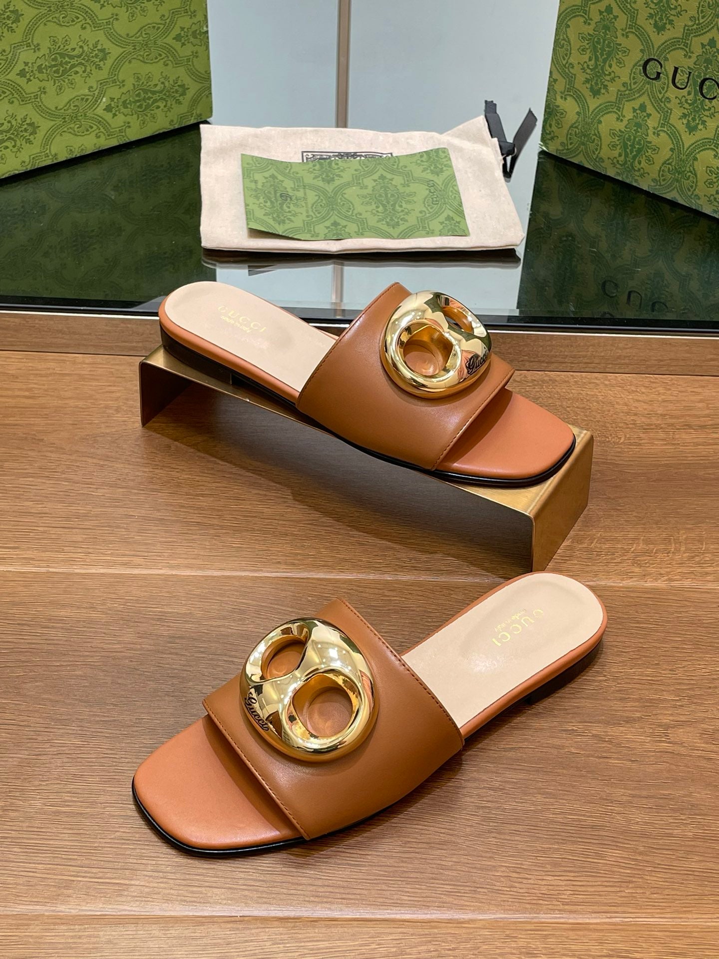 FLAT MULE IN BRONE BROWN CALFSKIN