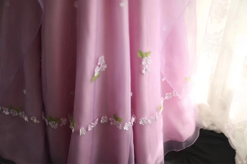 Pink halter-neck floral design, fitted waist, A-line silhouette, full skirt, long ball gown, bridal dress R6841