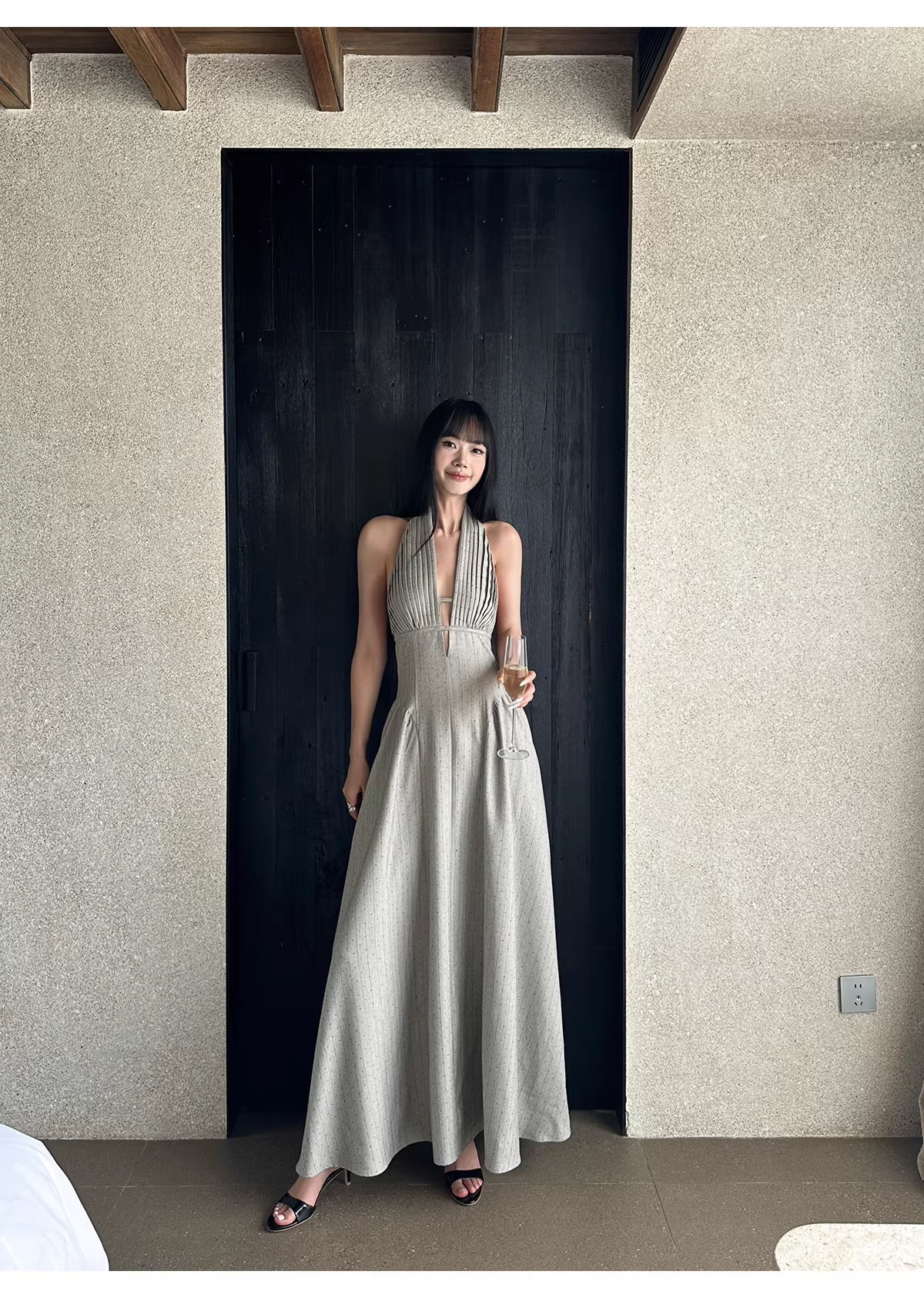 Fashion Halter Gray satin Pleated A Line Long Wedding Guest Dress Backless Long Evening Dress Prom Gown With Pockets