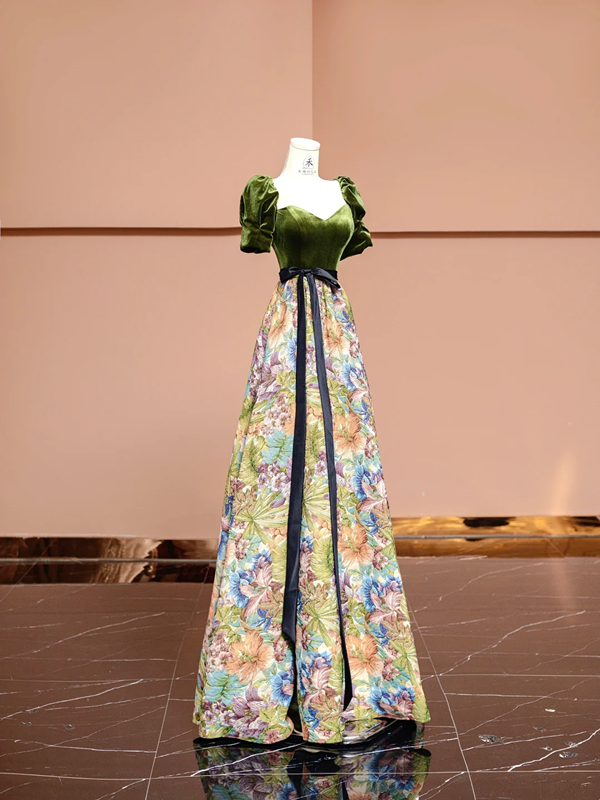 Green square neckline, fitted waist, slim-fitting retro print long ball gown/bridal dress R8393