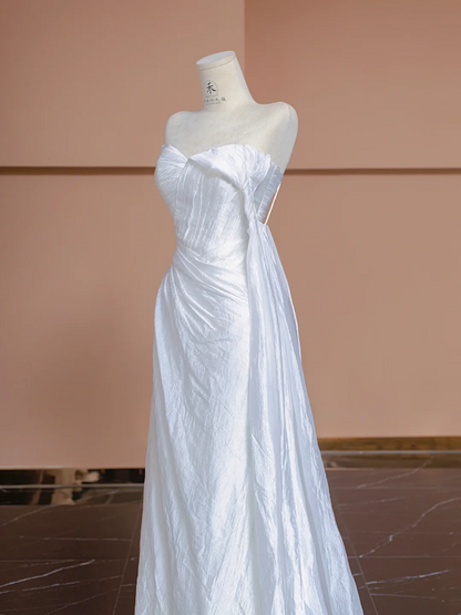 White strapless fitted long ball gown/bridal dress R8307
