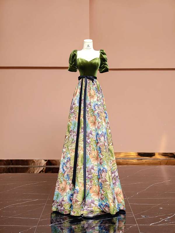 Green square neckline, fitted waist, slim-fitting retro print long ball gown/bridal dress R8393