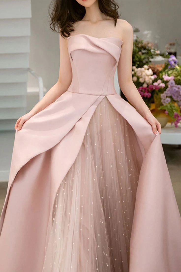 Black Strapless High-Slit Evening Gown        S7061