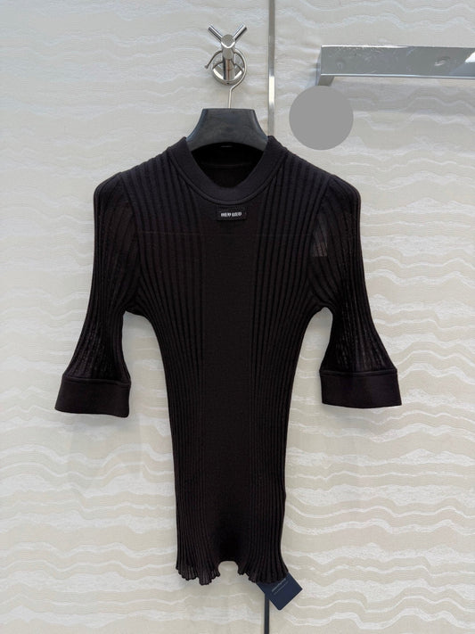 MIUMIU SHORT-SLEEVE SWEATER STYLE 838