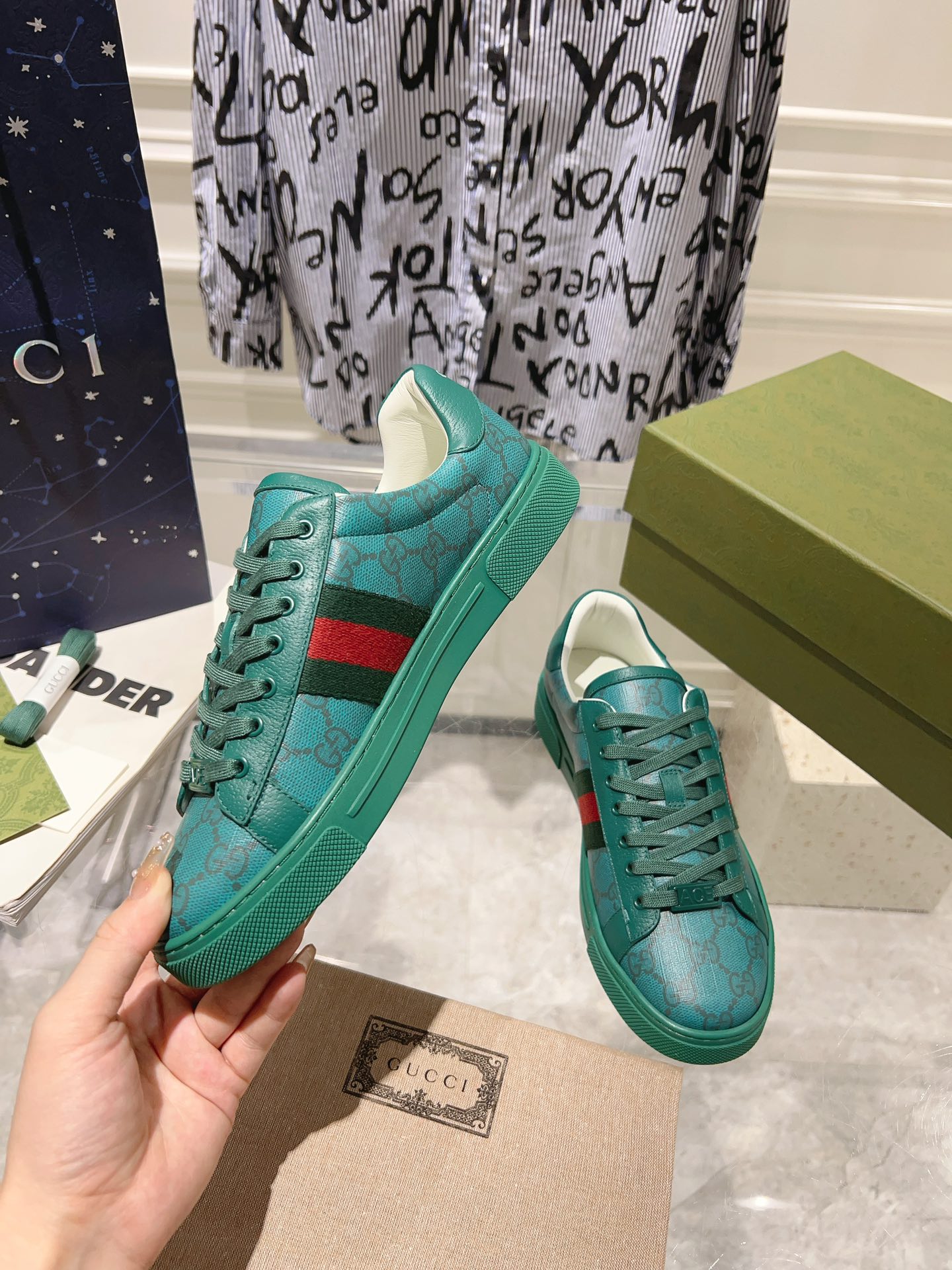 GG ACE GG SUPREME TRAINER OCEAN CALFSKIN