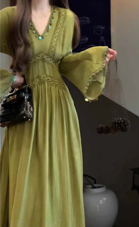 Green v-neck long-sleeved dress, niche style, no-collar retro waist temperament long skirt R0473