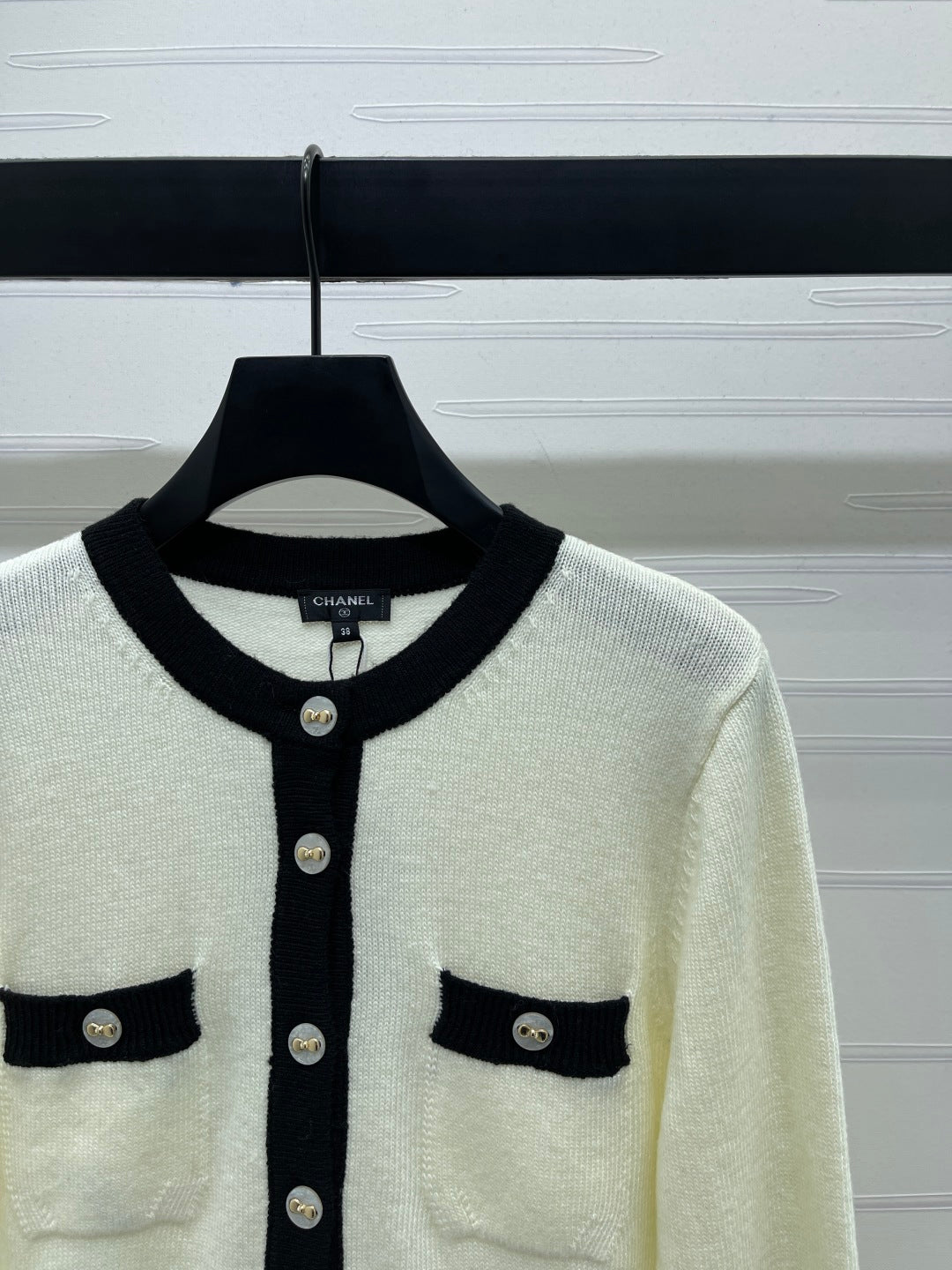 CC 25F Round-Neck Knitted Long-Sleeved Cardigan White Wool