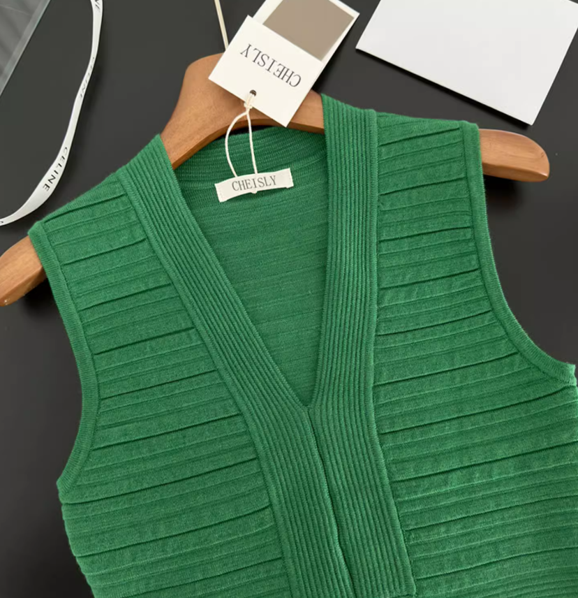 V-neck sleeveless knitted dress, elegant and slim, hip-hugging, high-end vest dress R0284