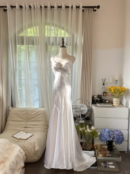 Retro White V-neck Spaghetti Strap Design Elegant Satin Evening Dress Prom Dress D1488