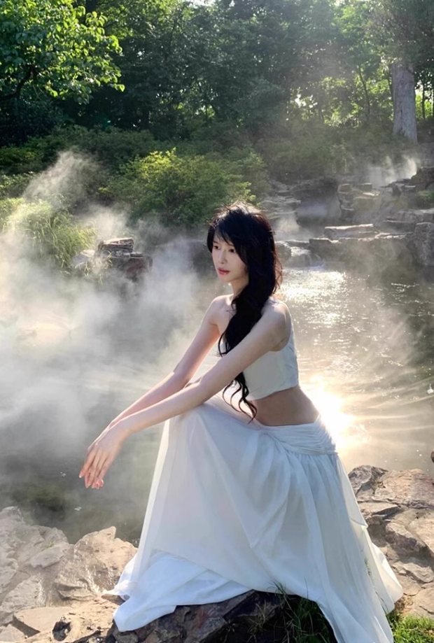 French high-end cool feeling white off-shoulder waist dress seaside holiday super fairy long dress R0208