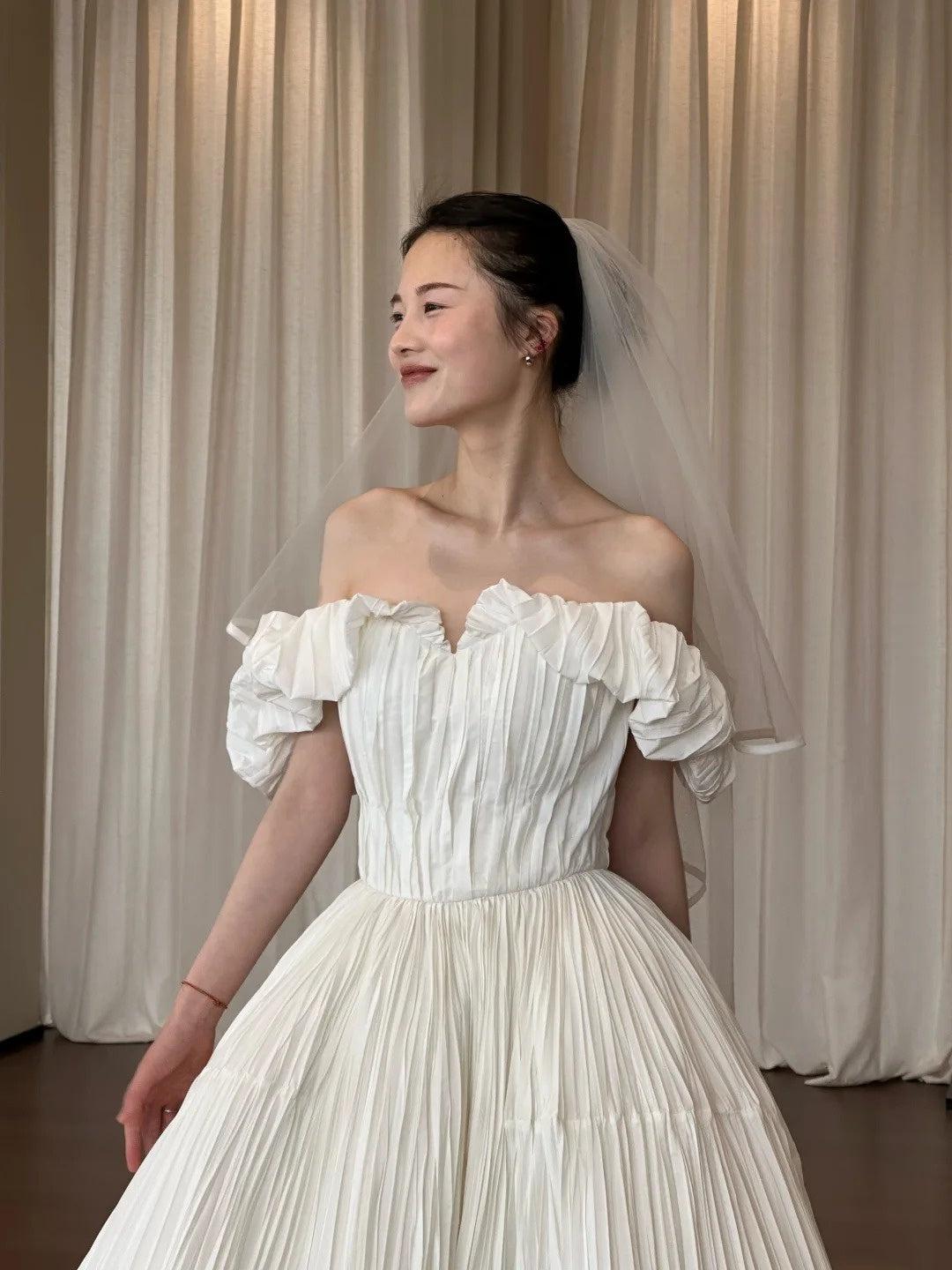 Newest Wedding Dress Off Shoulder Pleated Wedding Dress   D4617