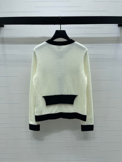 CC 25F Round-Neck Knitted Long-Sleeved Cardigan White Wool