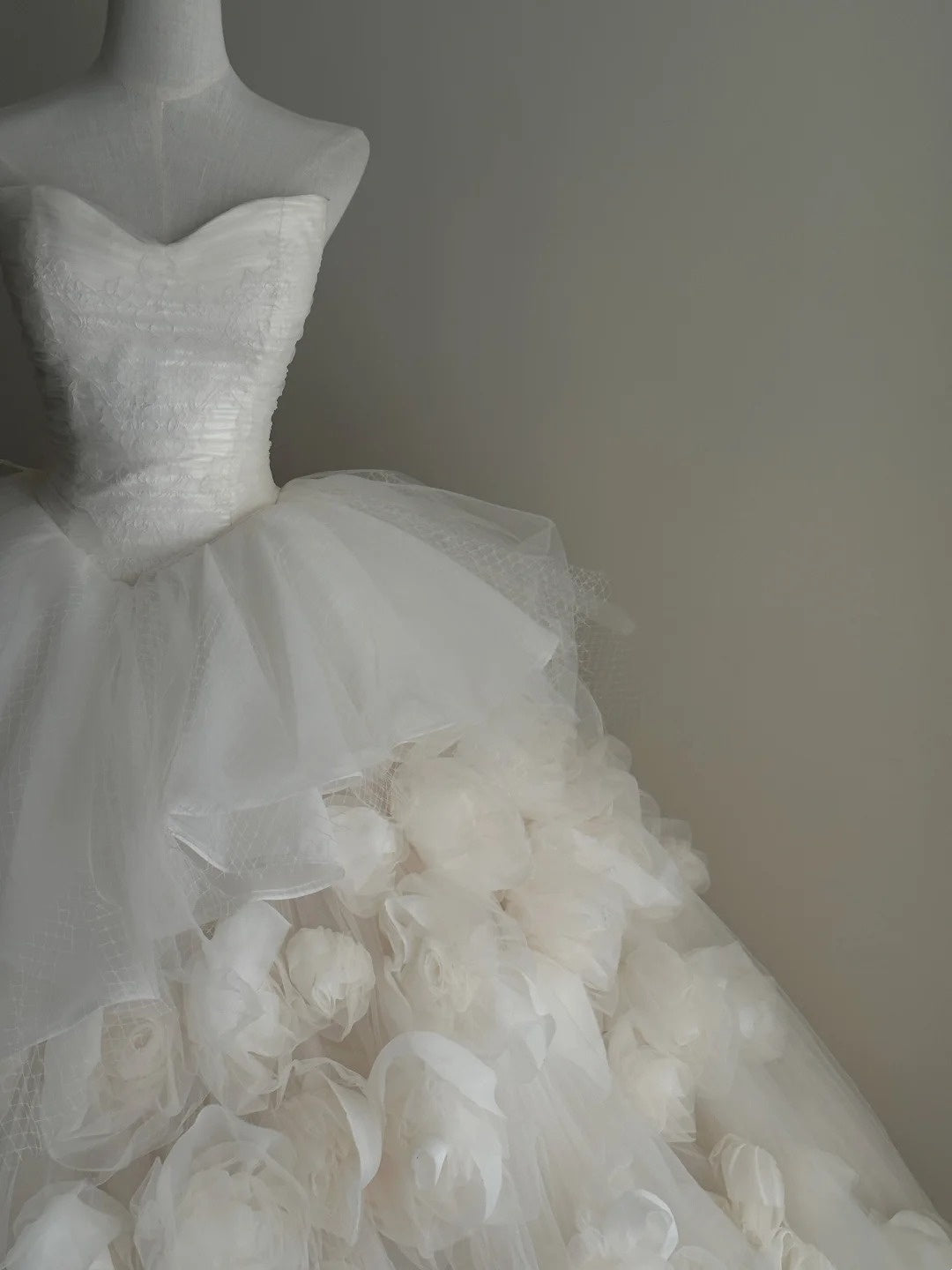 Stunning Wedding Dress Sweetheart Pleated Tulle Flower Wedding Dress  D4720
