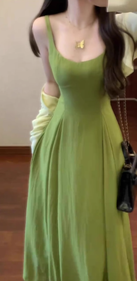 High-grade green square-neck suspender dress, gentle style, beautiful waist temperament long dress R0471