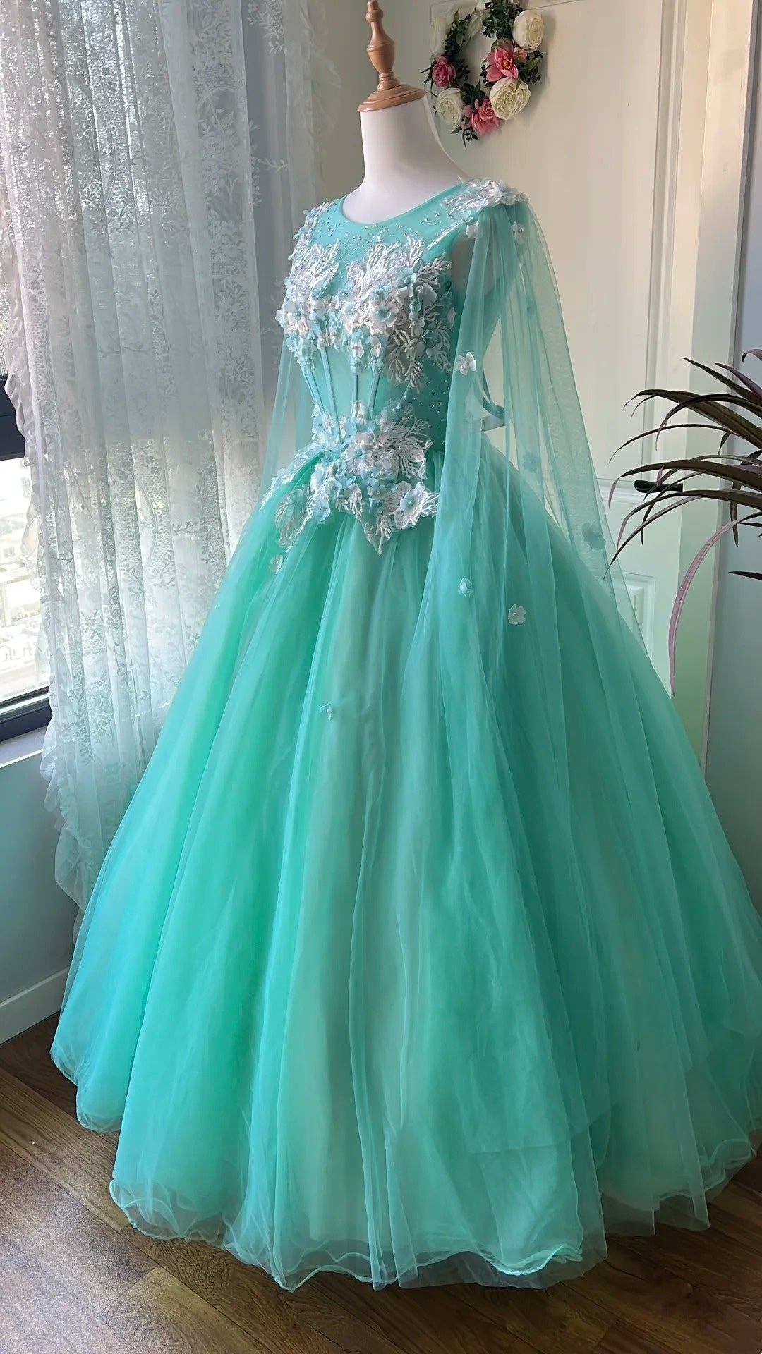 Elegant Ball Gown Crew Neck Tulle Prom Dresses Evening Gala Gown Birthday Party Dress       D4740