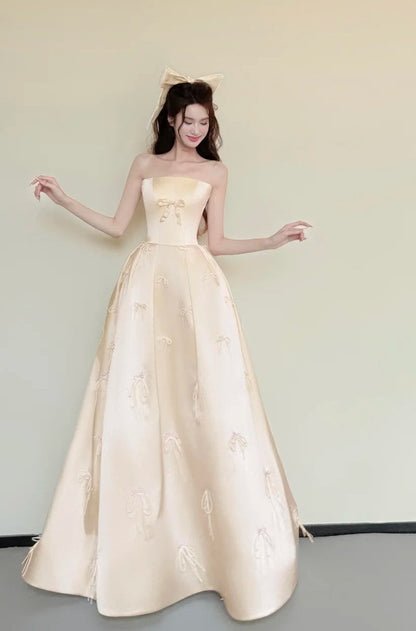 Chic Prom Dress Light Yellow Strapless Gala Dress Evening Gown Birthday Party Outfits    D4851