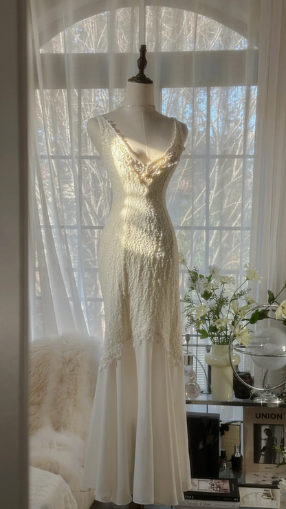 White V-neck, sexy, fitted waist, elegant long ball gown R7684