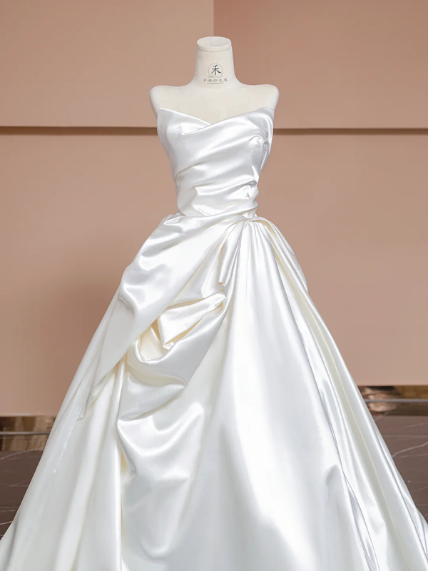 Off-white strapless, fitted waist, full skirt, long ball gown, bridal dress R8308