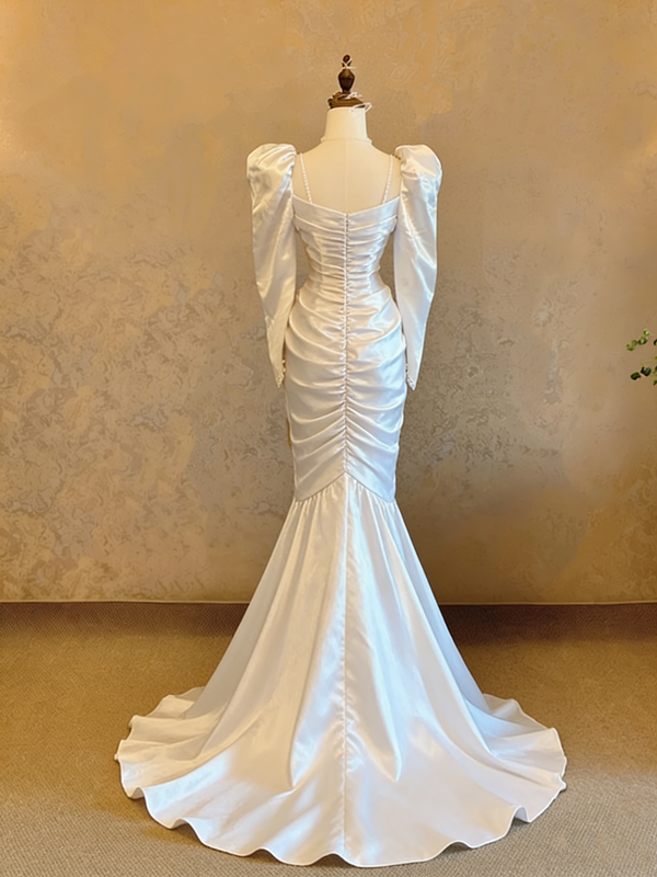 White long-sleeved vintage-style fitted satin ball gown/bridal dress R7221