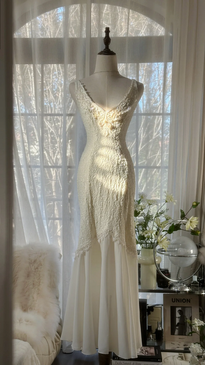 White V-neck, sexy, fitted waist, elegant long ball gown R7684