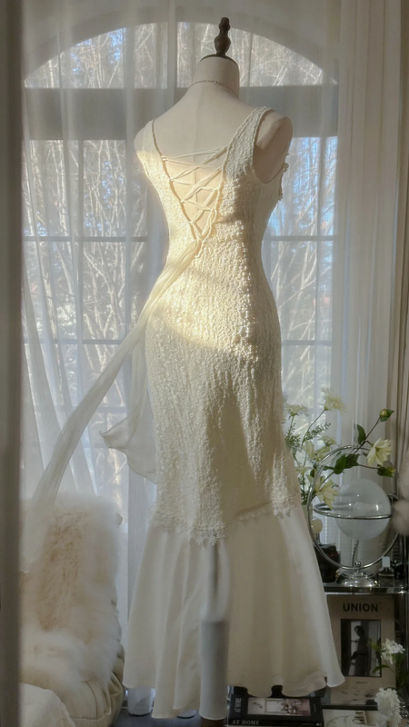 White V-neck, sexy, fitted waist, elegant long ball gown R7684