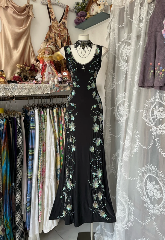 Black tank top with sequined design, perfect for a prom dress R6369