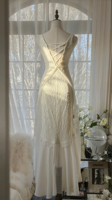 White V-neck, sexy, fitted waist, elegant long ball gown R7684