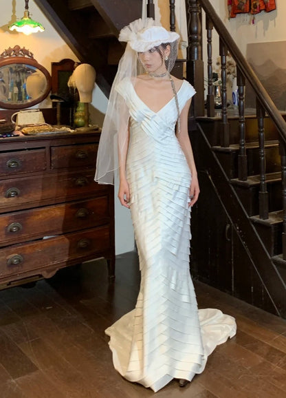 Retro Wedding Dress V-neck Tiered Wedding Dress   D5207