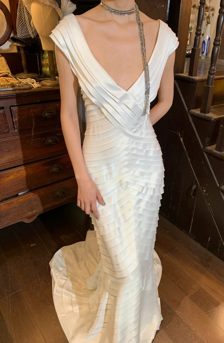 Retro Wedding Dress V-neck Tiered Wedding Dress   D5207