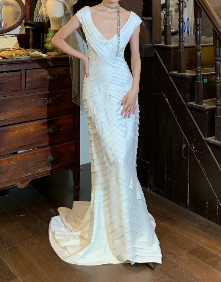 Retro Wedding Dress V-neck Tiered Wedding Dress   D5207