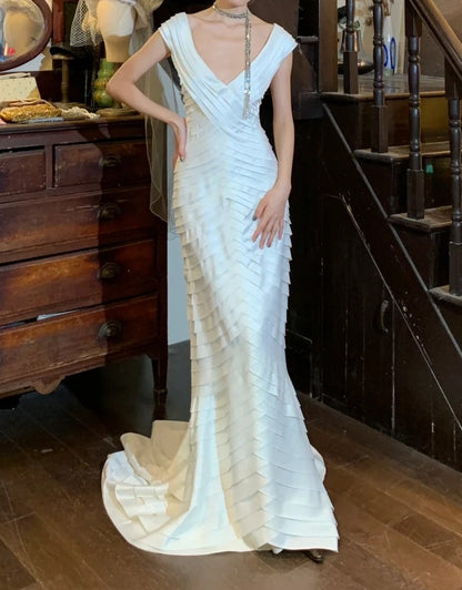Retro Wedding Dress V-neck Tiered Wedding Dress   D5207