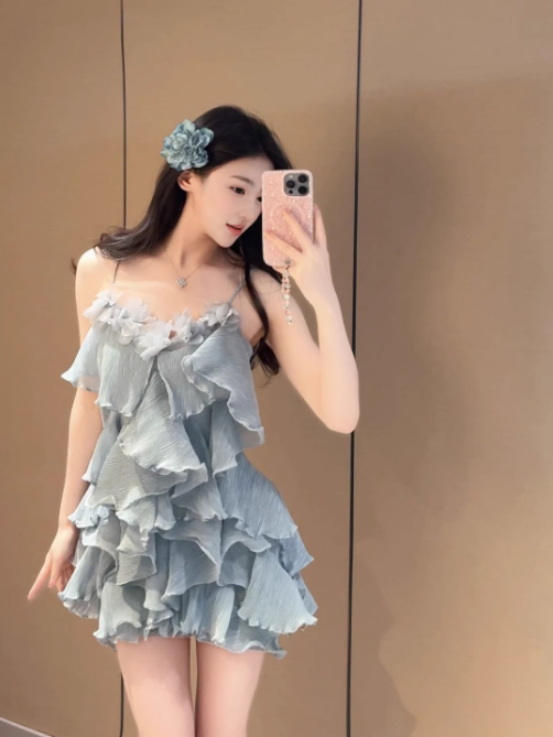 Blue v-neck ruffled suspender dress gentle temperament beautiful skirt R0613