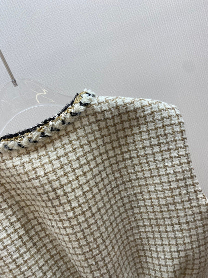 CHANEL 25S TWEED FOUR-POCKET BLAZER 315