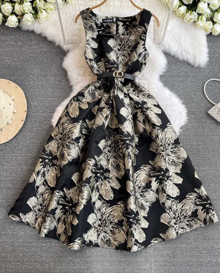 French temperament long skirt 2025 new retro lady high-end waist square neck suspender dress female R0324