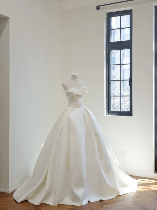 White satin strapless cinched waist ball gown with a full skirt, long ball gown/bridal dress R8481